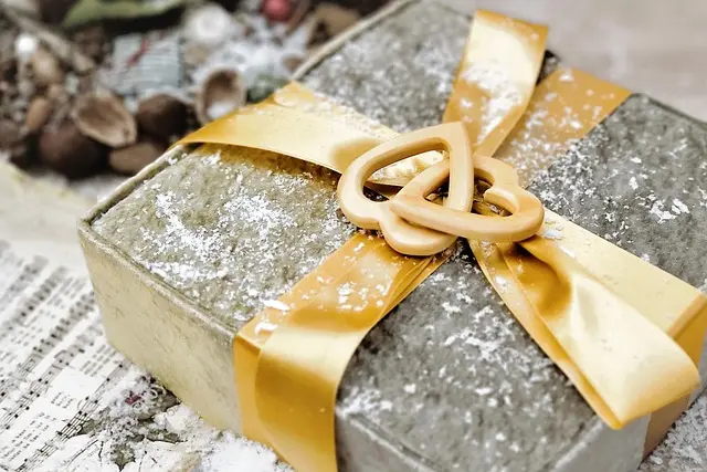 Noces d'or : 10 idées de cadeaux symboliques à offrir