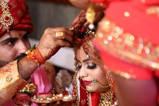 Comment intégrer des rituels symboliques lors de vos noces d'or